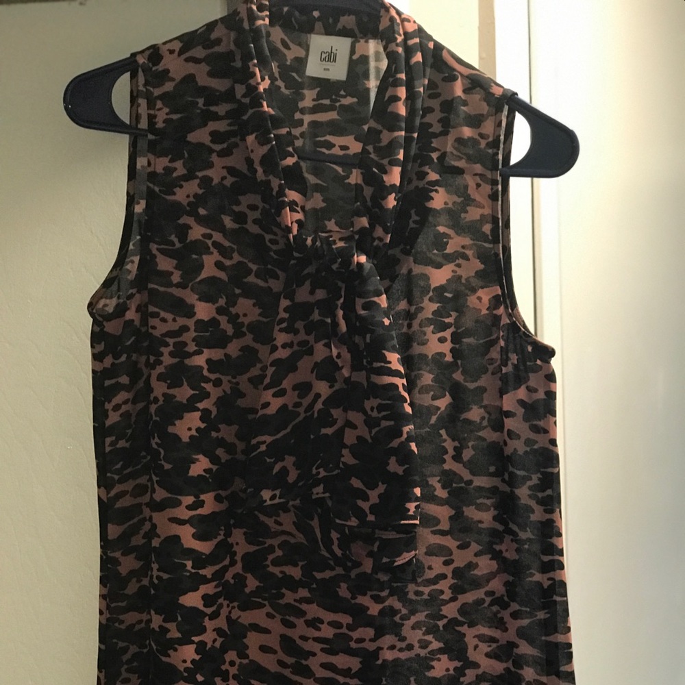 CAbi Size S Sleeveless Leopard Blouse